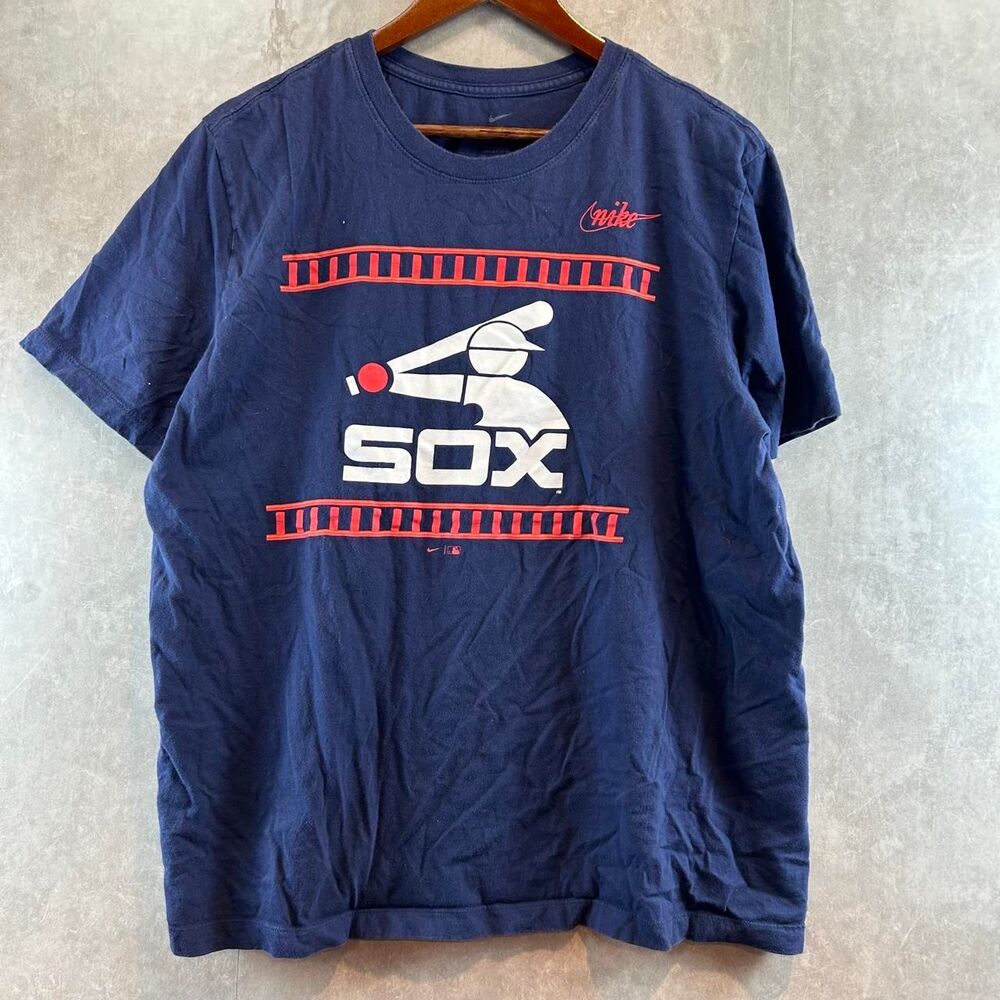 Nike Men's Navy and Blue T-shirt
